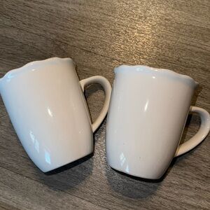 2 white coffee mugs